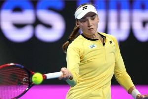 
                    Елена Рыбакина стартовала с победы на турнире в Майами
                