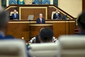 Президент призвал депутатов работать сплоченно