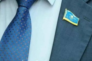 Новым казахстанским мажилисменам вручили удостоверения и нагрудные знаки