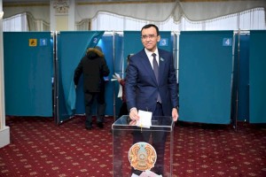 Председатель Сената Парламента проголосовал на выборах