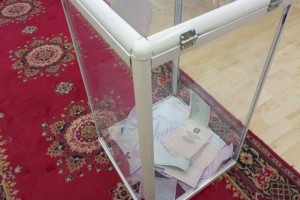 Концертом встретили голосующих в Алматы