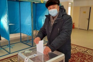 Писатель Нурдаулет Акыш отметил качественную организацию выборов в Алматы