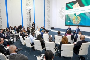 Ерлан Карин встретился с иностранными журналистами