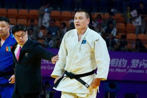
                    Казахстанец завоевал серебро на Азиатских параиграх
                