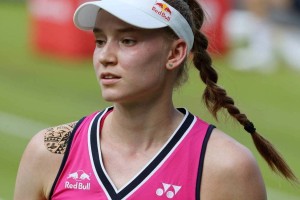 
                    Елена Рыбакина вышла в четвертьфинал турнира в Пекине
                