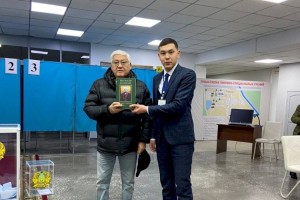 Известные артисты проголосовали в Алматы