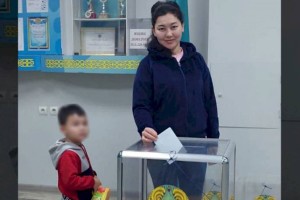 
                    Маленьким гостям на избирательных участках в Алматы подарили наборы-конструкторы
                