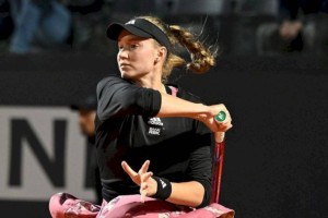 
                    Елена Рыбакина вышла в четвертьфинал на турнире в Риме
                