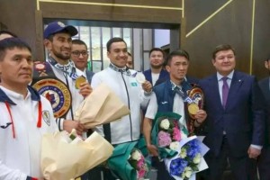 
                    В Астане встретили чемпионов мира по боксу
                