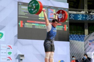 
                    Казахстанский тяжелоатлет стал чемпионом Азии
                