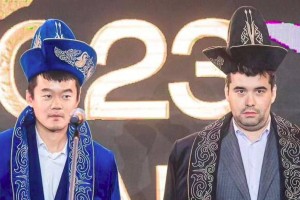 Чемпиона мира по шахматам нарядили в чапан