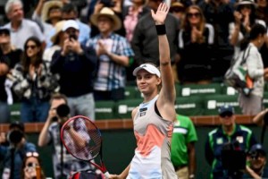 
                    Елена Рыбакина с разгромным счетом победила свою соперницу в четвертьфинале престижного турнира
                