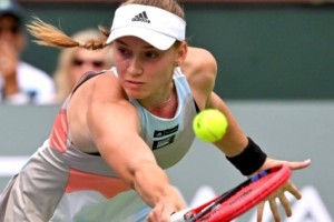 Елена Рыбакина с победы стартовала на турнире в США