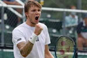 
                    Александр Бублик вышел в четвертьфинал турнира в Марселе
                