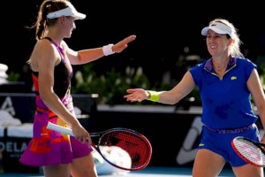 
                    Елена Рыбакина прошла во второй круг парного турнира в Дубае
                