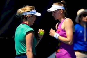 
                    Рыбакина в дуэте с российской теннисисткой пробилась в 1/8 финала Australian Open
                