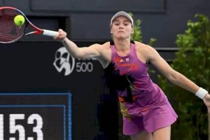 Елена Рыбакина с победы стартовала на Australian Open