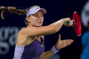 
                    Елена Рыбакина сыграет в финале парного турнира в Аделаиде
                