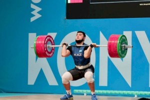
                    Чемпионат Азии по тяжелой атлетике : казахстанец  Асылжан Бектай выиграл золото
                