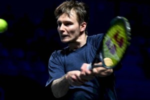 
                    Александр Бублик сразится в финале теннисного турнира во Франции
                