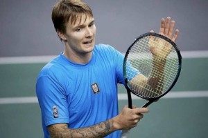 
                    Александр Бублик пробился в полуфинал теннисного турнира во Франции
                