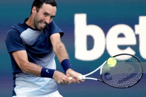 
                    Теннисисты Кукушкин и Данилина проиграли свои матчи на Miami Open
                