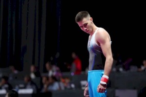 
                    Нариман Курбанов выиграл золото этапа Кубка мира по спортивной гимнастике
                