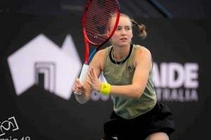 
                    Теннисистка Елена Рыбакина стартовала с победы на турнире серии WTA
                