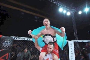 
                    Жалгас Жумагулов одержал свою первую победу в UFC
                