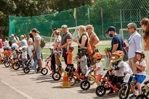 
                    В Алматы накануне Дня защиты детей прошли соревнования  по беговелу
                