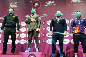 
                    Сборная Казахстана завоевала 17 медалей на чемпионате Азии по борьбе
                