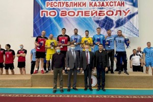 Бакытжан Сагинтаев поздравил победителей чемпионата Казахстана по волейболу