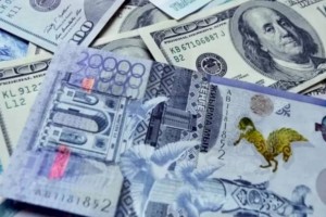 
                    За неделю тенге по отношению к доллару США ослабел на 5,4%
                