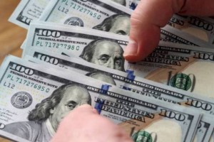 
                    Доллар снова подорожал в Казахстане
                