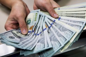 
                    Курс доллара вырос почти на 9,5 тенге
                