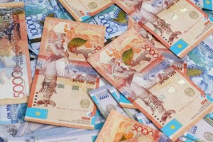 
                    В Казахстане запретили вывоз иностранной валюты более чем на $10 тысяч и золота
                