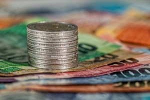 
                    Какие валюты помимо тенге ослабли по отношению к доллару
                