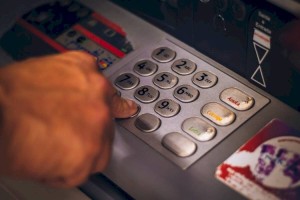 
                    Из Казахстана за границу отправили в 3,5 раза больше денег, чем получили
                