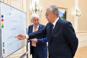 
                    Токаев пообещал академику рассмотреть все его предложения
                