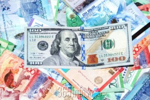 
                    Рост курса доллара объяснили в Нацбанке
                