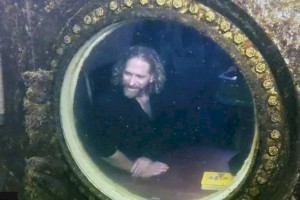 
                    Ученый из США побил мировой рекорд по продолжительности пребывания под водой
                