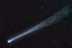 
                    Сегодня ночью казахстанцы смогут увидеть одну из самых ярких и необычных комет
                