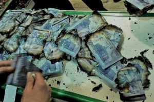 Что делать с сомнительными и поврежденными купюрами, рассказали банкиры страны