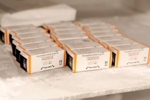Для противостояния омикрон-штамму вакцину Pfizer сделают трехфазной