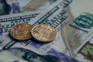Более 91 миллиона долларов потратил Нацбанк для поддержания курса тенге
