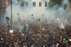 Протестующие захватили мост Ховра в Индии в ходе антиправительственного марша после смерти врача