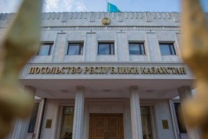 Посольство Казахстана приостановит прием граждан в Москве