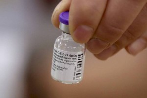 
                    ВОЗ внесла вакцину Pfizer в список препаратов для экстренного использования
                