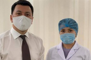 
                    Помощник Президента РК испытал на себе казахстанскую вакцину от коронавируса
                