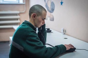 
                    Хотел взорвать полицию: школьник рассказал, что приказывали ему террористы
                